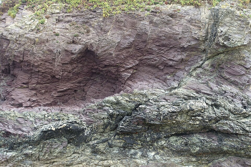 Cliff polzeath beach